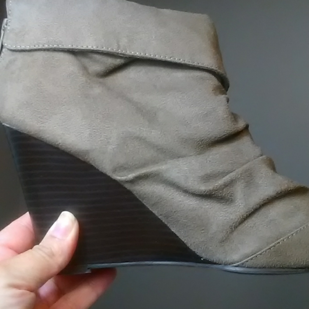 Boots - Picture 2 of 5